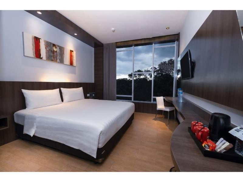 Neo Dipatiukur By Aston Hotel